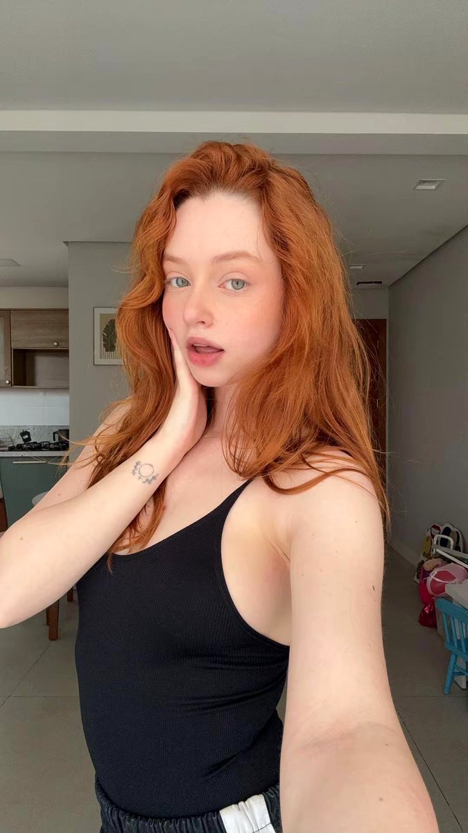 strawberry6stf's tweet photo. Hey je suis nouvelle, j'espère qu'on aime les rousses par ici 😚 https://t.co/lUTNwcLGqJ