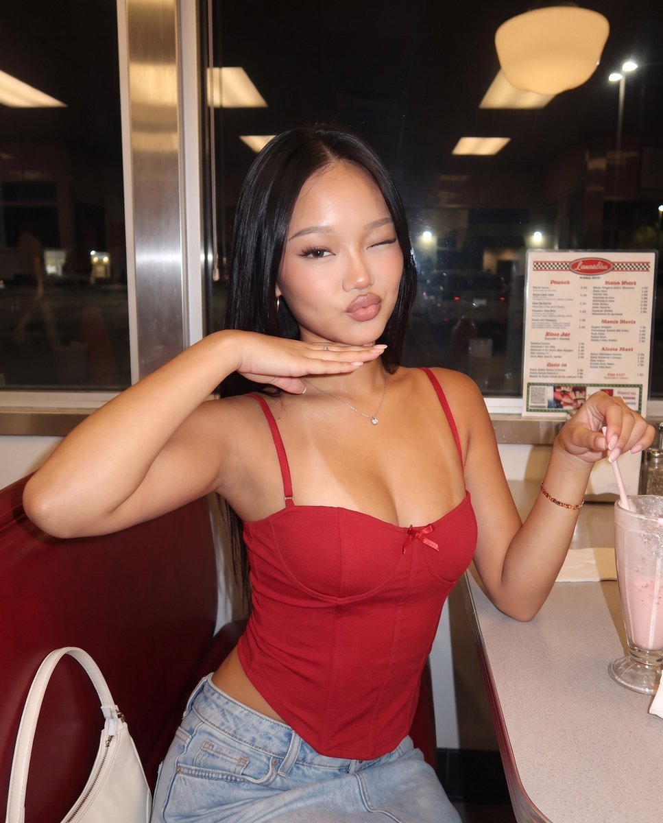 KimLaceyy's tweet photo. Date night? 🌹 https://t.co/9tnTWvayL6