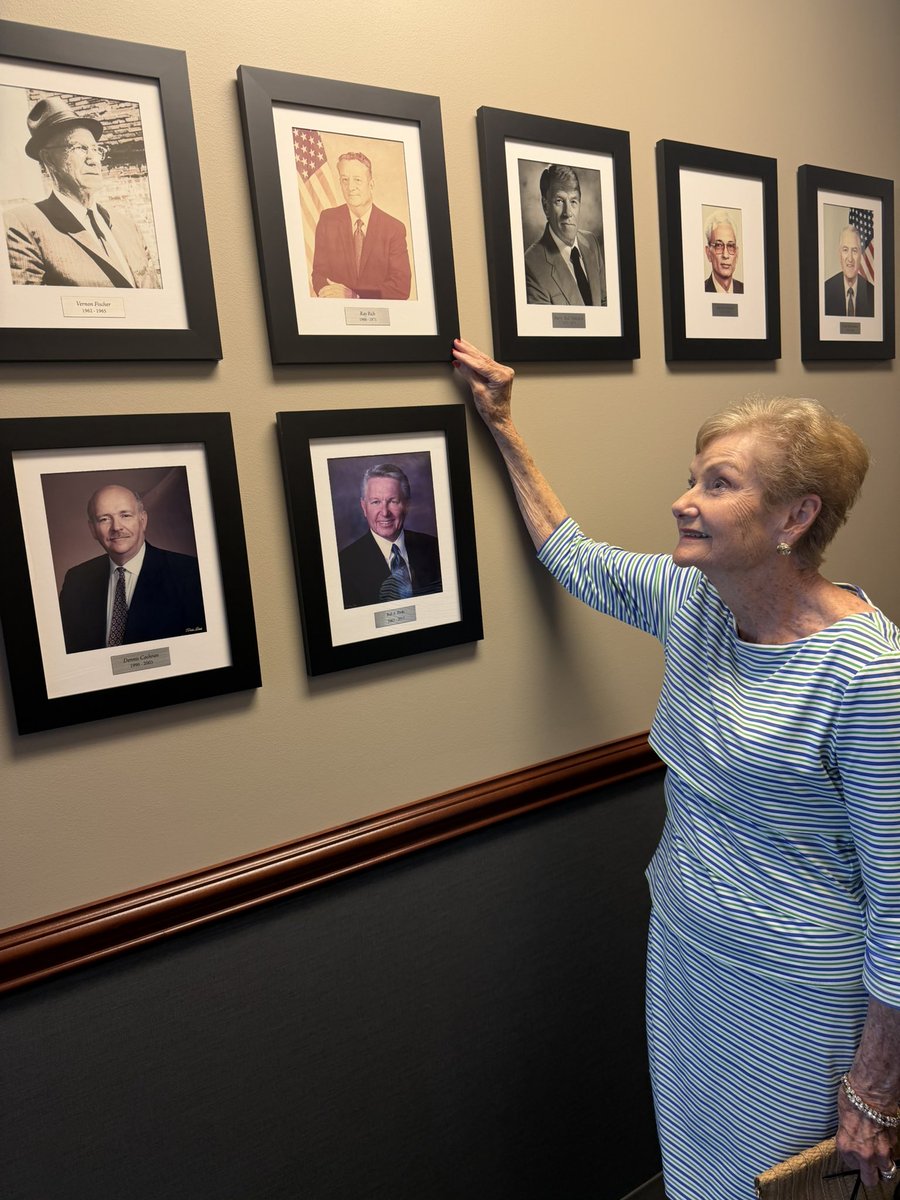 EdmondPD's tweet photo. Today, we received a special visit from Nancy Crum, the daughter of former Edmond Police Chief Ray Rich, who served from 1966 to 1971. How many of YOU remember Chief Rich?? 

Thank you for visiting, Ms. Crum. We are thankful to connect with families who are part of EPD’s history! https://t.co/JZB0XM1Ngb
