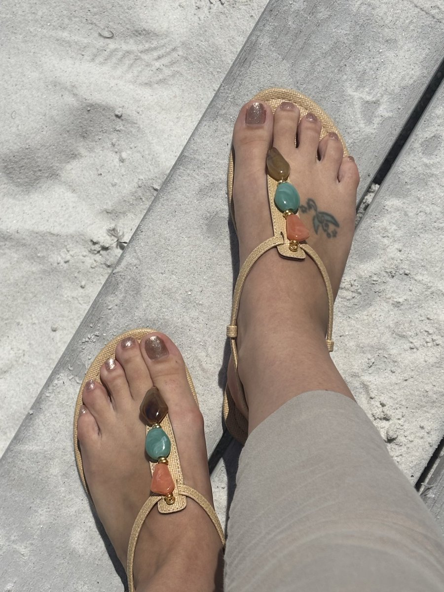 Christina38FL's tweet photo. Beautiful gulf coast beaches are great for the feet ❤️ https://t.co/ZQbvQ1CVh2