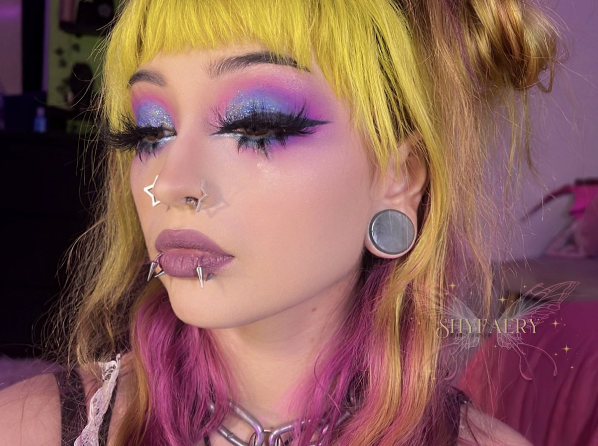 shyfaery's tweet photo. A moment for the eyeshadow https://t.co/cEFRosBa1g