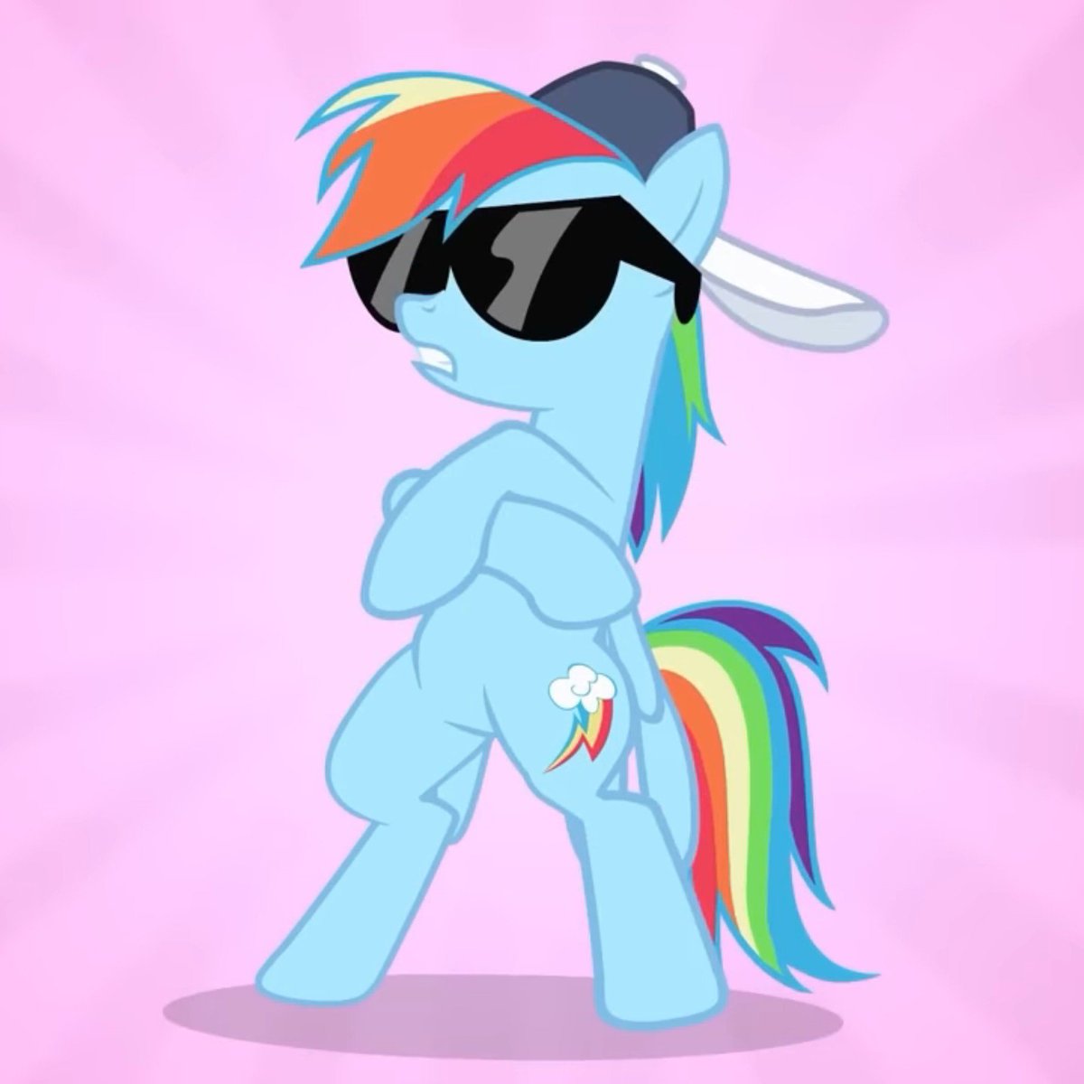 reficco34's tweet photo. one thing about rainbow dash shes gonna wear those sunglasses https://t.co/ciruHEPh8E