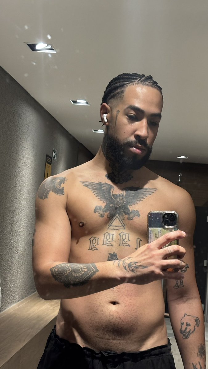 EASTBOY4i20's tweet photo. Treinei peito denovo 😅 https://t.co/voMKr2KSJF