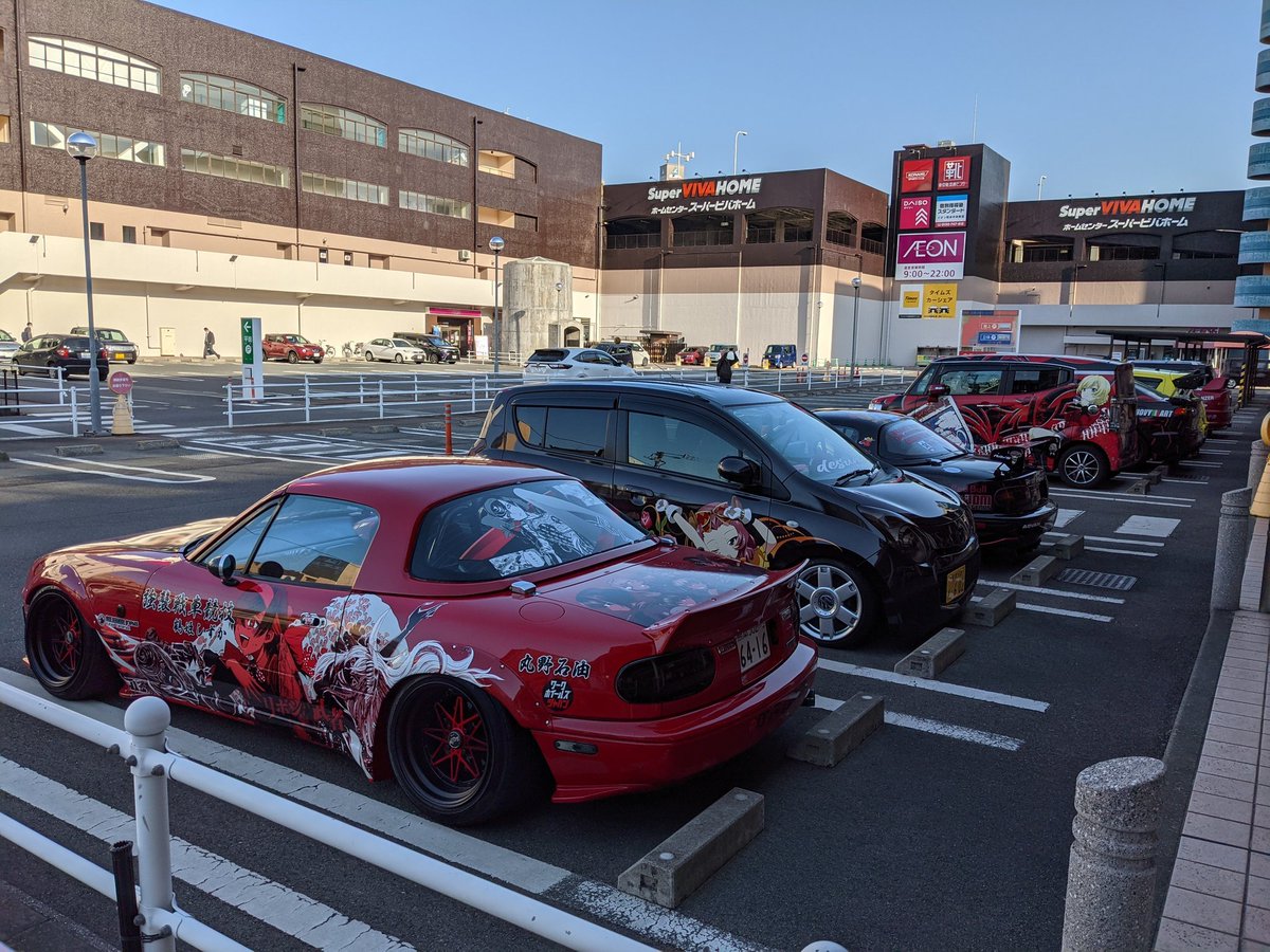 bJrSOPBo9Q33800's tweet photo. ガルパン映画の時はいつも映画館にガルパン痛車並べてたな〜

もう出来なくなったと思うと少しさみしい https://t.co/BzzcRzrFuU