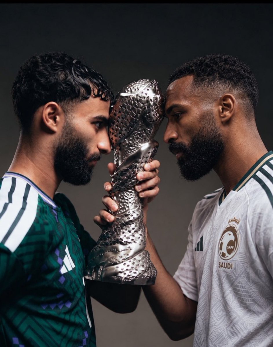M_awidah's tweet photo. حاولوا التقليل من الوجود والتأثير الاهلاوي في دعم المنتخب وتحقيق المنجز  ..

فانصدموا بحقيقة أن :

- اعظم اهزوجتين في البطولة ( الليلة يلا ياولد - ياسعودي جينا ) اهلاوية 

- توحيد اللون والدخان افكار اهلاوية

- رجل مباراة النهائي ابوشامات .. اهلاوي

- هداف البطولة البريكان .. اهلاوي

وفوق كذا تشكيلة النهائي تخلوا من لاعبين ناديهم 

تلغي مين ياضعيف .. 😁