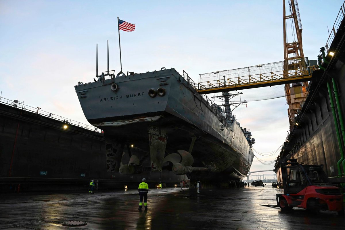 USNINews's tweet photo. U.S. Destroyer Goes into Spanish Dry Dock for Maintenance Overhaul — USNI News
https://t.co/eE7s2do5Hx https://t.co/5mUyr2laq8