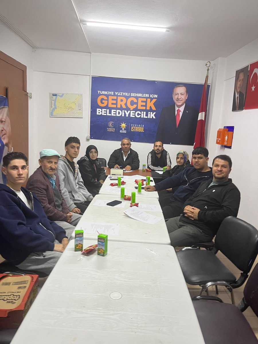 akpartibasakseh's tweet photo. Masada aldığımız her karar, Başakşehir’in sokaklarında bir emeğe dönüşüyor. 

Haftalık mahalle toplantılarımızda bu hafta da bir aradaydık. Komşularımızın sesine kulak vermeye, planlarımızı eyleme dönüştürmeye ve her sokakta iz bırakmaya kararlılıkla devam ediyoruz. 

📍Şamlar

#HerMahallesiyleBaşakşehir