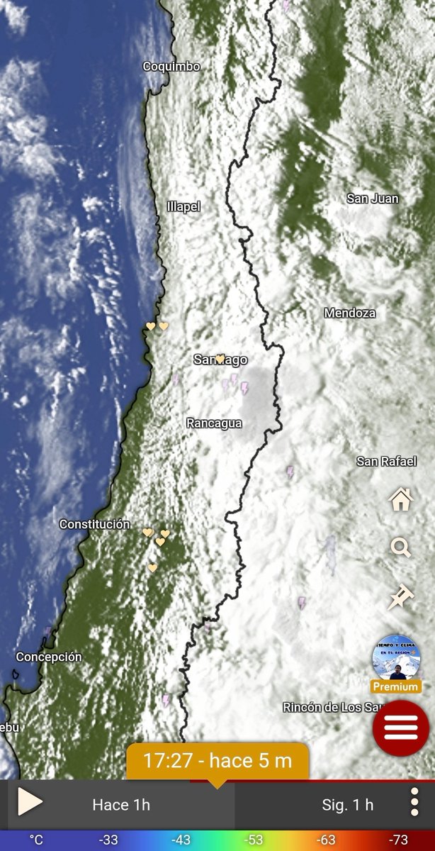EdoWeatherman's tweet photo. Pronóstico cumplido, las tormentas siguen haciendo de las suyas y esta tarde se han concentrado en interior y especialmente la región Metropolitana. Aún queda inestabilidad. 
Ya se reporta un aluvión en Las Condes

Comenta situación de tu sector. https://t.co/vSJDT3o8YC