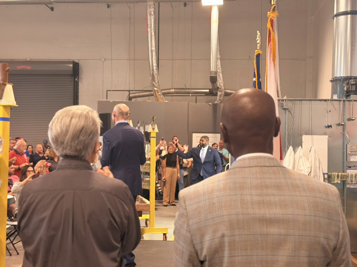 BernyJacques's tweet photo. It was great welcoming @ByronDonalds, @ErikaDonalds, and @SenRickScott to House District 59 to tour Veterans Metal (a great manufacturer) and to rally for Byron! Thank you to everyone who came out for it. Great crowd! https://t.co/qn0yrYf27B