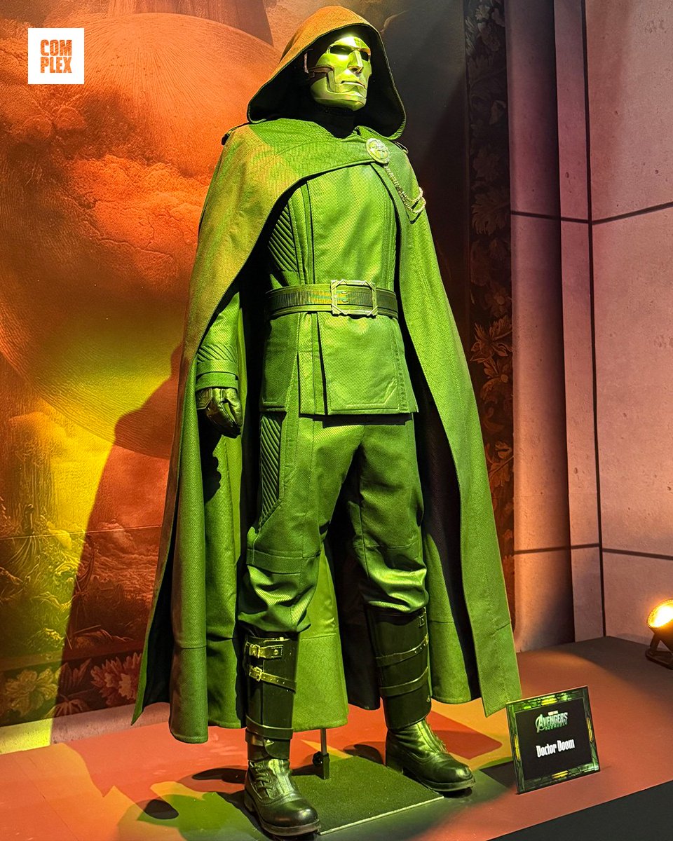 ComplexPop's tweet photo. Closer look at the Doctor Doom costume from 'AVENGERS: DOOMSDAY' at #NYCC 🔥 https://t.co/PuHlW14mZq