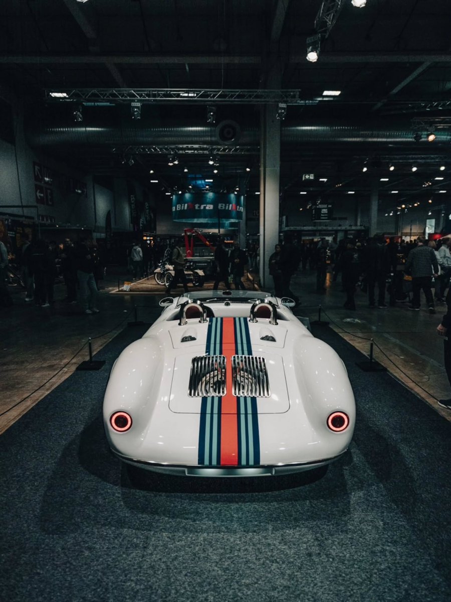 stefany2410's tweet photo. #customized #oldschool #retro #custom #carphotography https://t.co/LHKt2Sk7iH