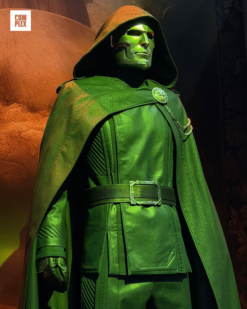ComplexPop's tweet photo. Closer look at the Doctor Doom costume from 'AVENGERS: DOOMSDAY' at #NYCC 🔥 https://t.co/PuHlW14mZq