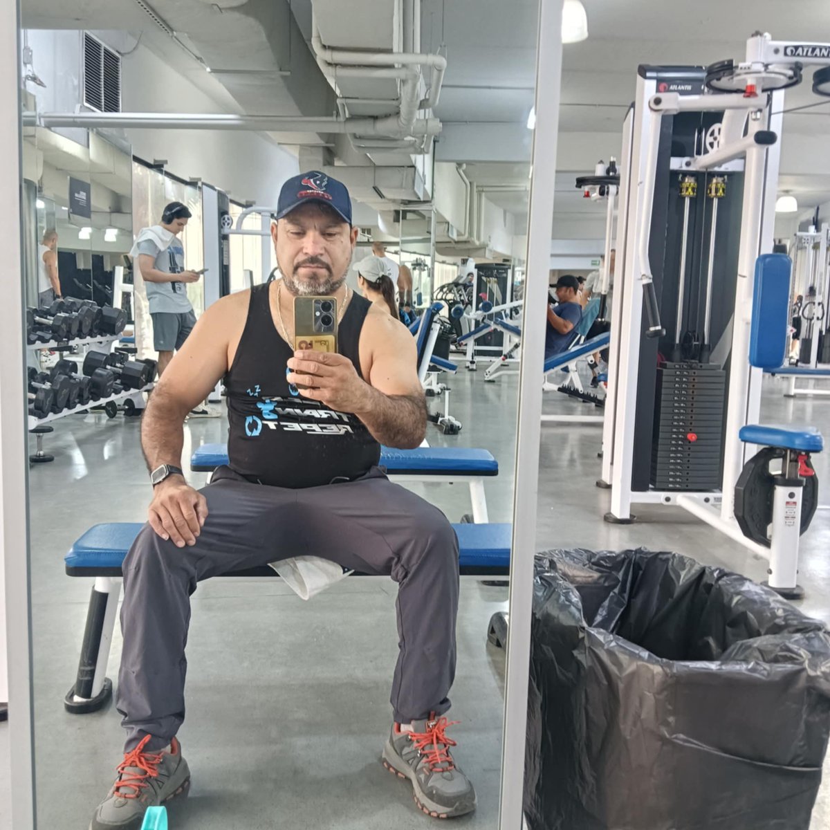 Carlosnth's tweet photo. Que delicioso maduro ❤️ si quieres ver los videos completos donde avienta leche este macho. 🤤😍 mándame mensaje por privado para que te unas al grupo de Telegram$ a un pequeño costo,  el mejor grupo de maduros vergones y ricos https://t.co/hIS4KQsW0Y