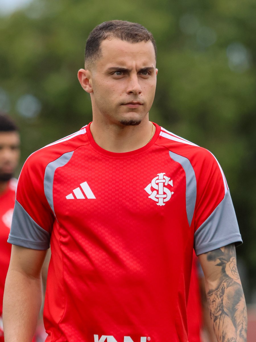 SCInternacional's tweet photo. Tarde de trabalho após vitória pelo Brasileirão. 💪🏽

Grupo colorado se reapresentou no CT Parque Gigante após vencer o Corinthians. https://t.co/EHmBFday7Z