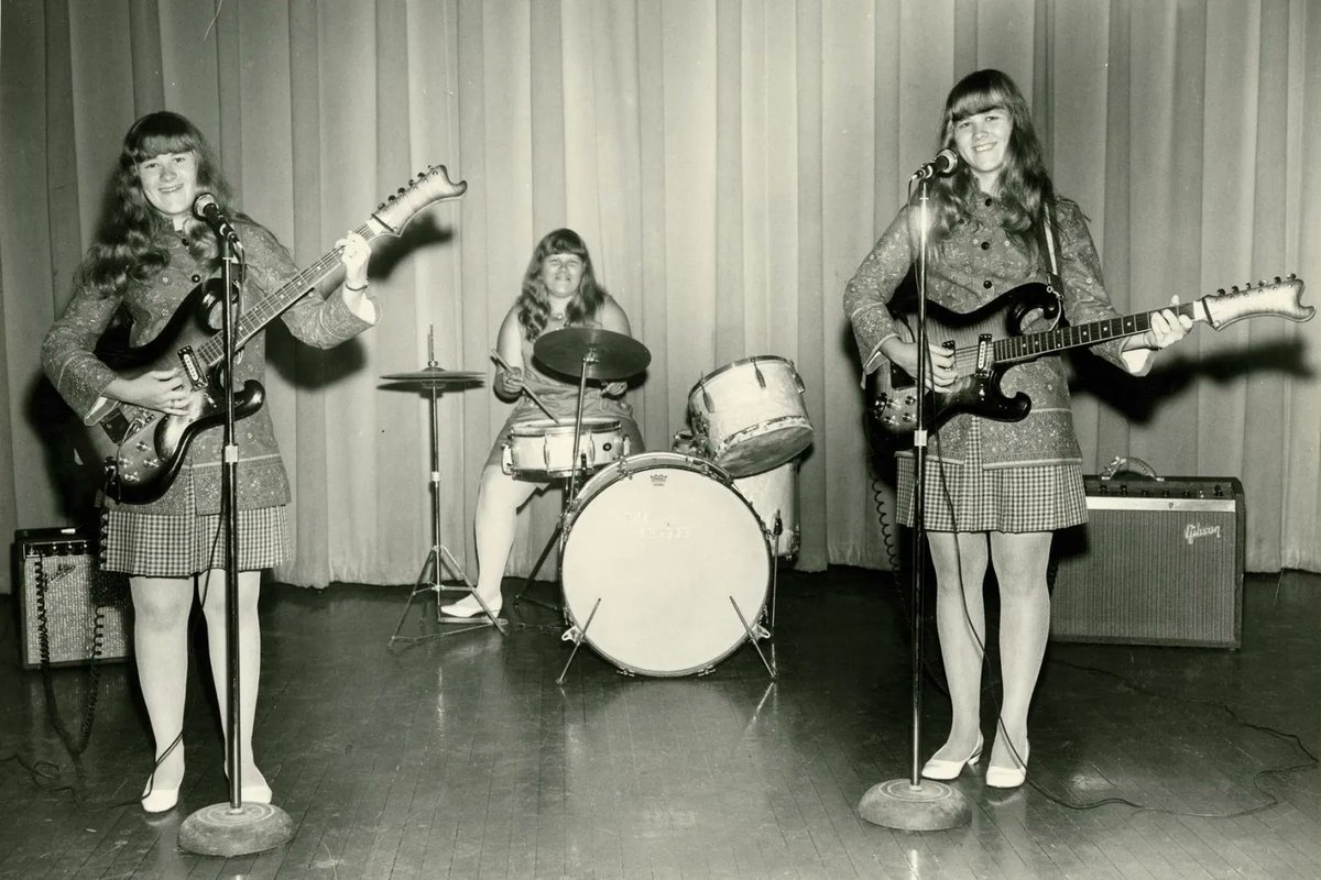 RollingStone's tweet photo. ‘I Don’t Think Anybody Can Be Prepared to Listen to the Shaggs’: See New Doc Trailer

'We Are the Shaggs' looks at a discordant sister group's story and its surprising impact.

🔗 https://t.co/1WQSfJW9tT https://t.co/OHaTVd6ro0