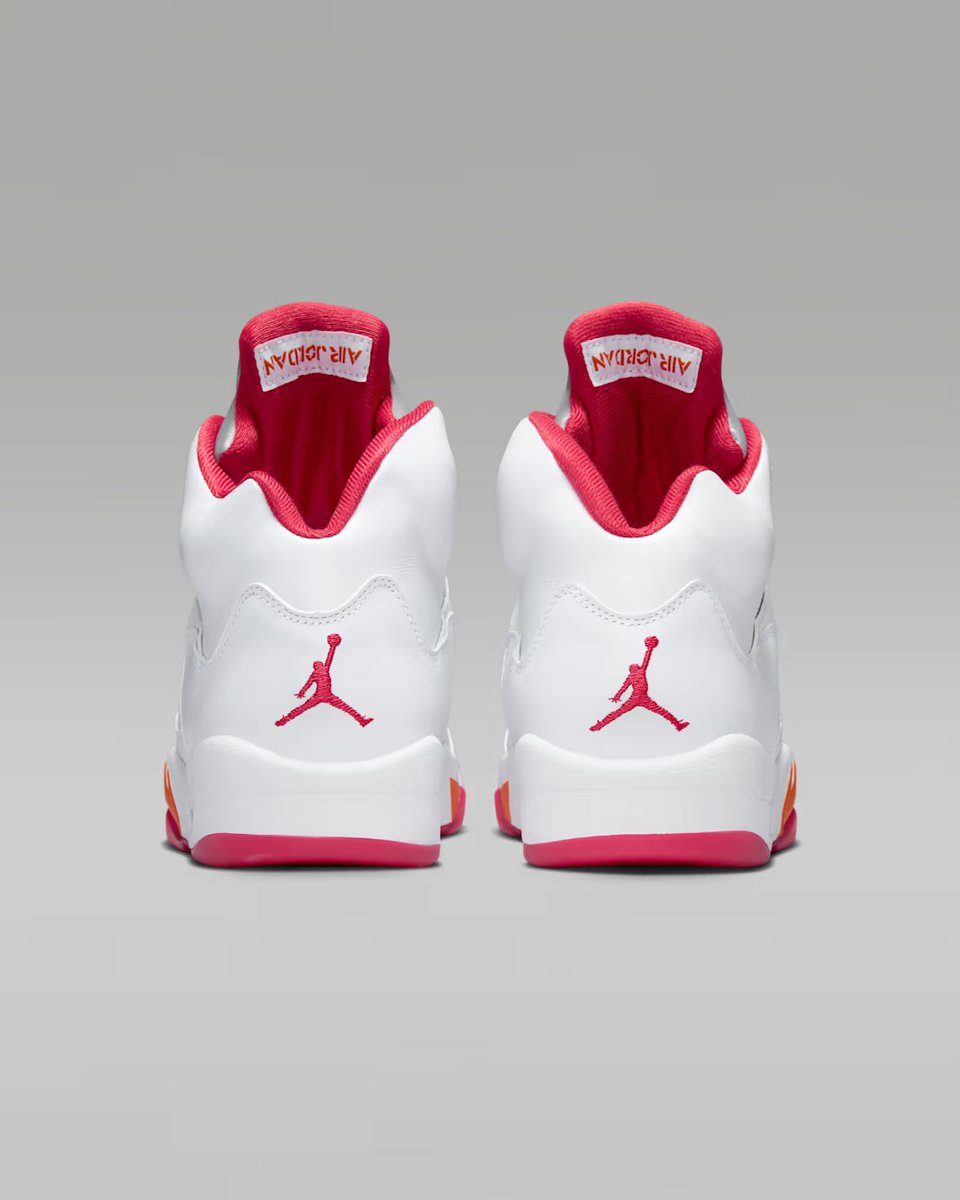 SneakerScouts's tweet photo. Women's Air Jordan 5 'Sunset'  

Available via @nikestore |$215| #ad 

>>> https://t.co/DT4THiR0jt https://t.co/pjdpcdVFUo