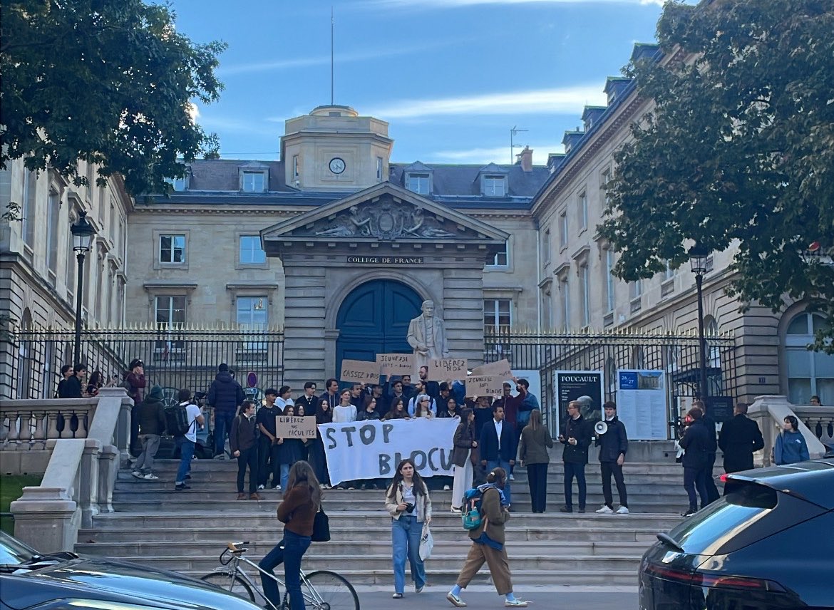 Arag0rn22's tweet photo. ils sont trop gênant https://t.co/MRBVkWmHHZ