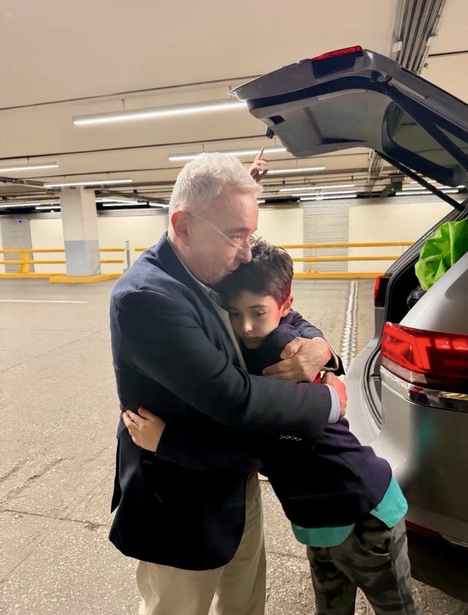 AlvaroUribeVel's tweet photo. El amor de los nietos, consuelo e ilusión https://t.co/9DAXAPtvWP