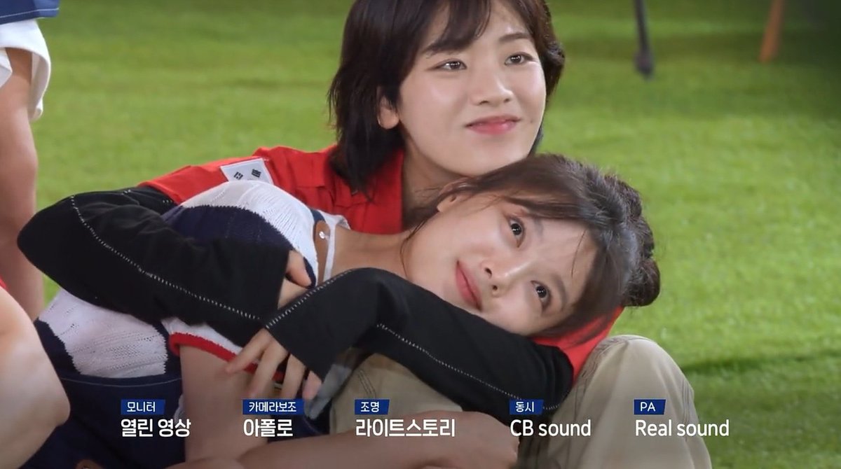 uriyoojungie's tweet photo. fffsss if we’re being real, she’s way more clingy to many unnies instead of those oppars lol…. youjung is the ultimate unnies collector, they literally adore her so much😭 https://t.co/Zp5zifVgw6