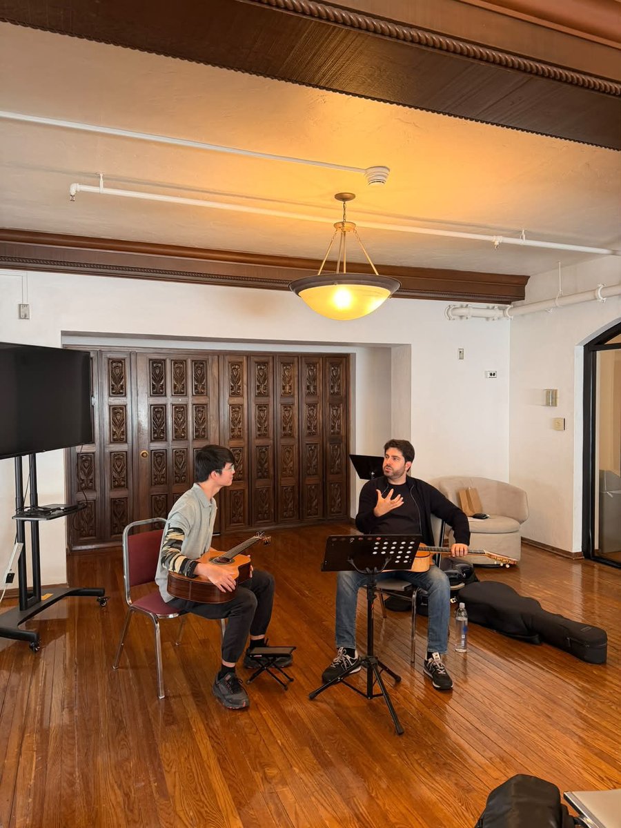 Aguirreguitar's tweet photo. Some pictures of the masterclasses at Bolton Guitar Studies for The University of Arizona. 🎸🇺🇸. Led by Professor Tom Patterson, Bolton Guitar Studies has established a remarkable tradition in classical guitar, with artists-in-residence including David Russell and Sergio and https://t.co/NZhPqGnfEa