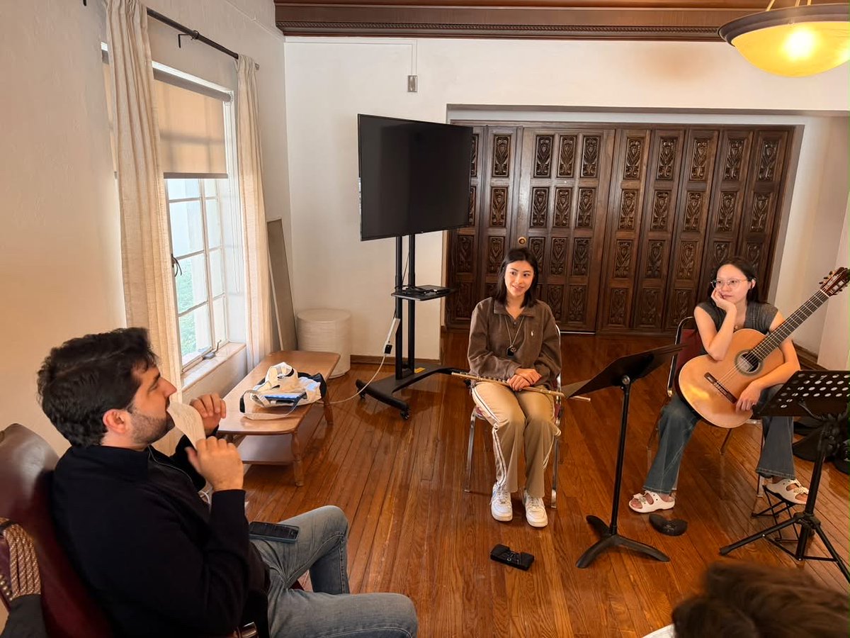 Aguirreguitar's tweet photo. Some pictures of the masterclasses at Bolton Guitar Studies for The University of Arizona. 🎸🇺🇸. Led by Professor Tom Patterson, Bolton Guitar Studies has established a remarkable tradition in classical guitar, with artists-in-residence including David Russell and Sergio and https://t.co/NZhPqGnfEa