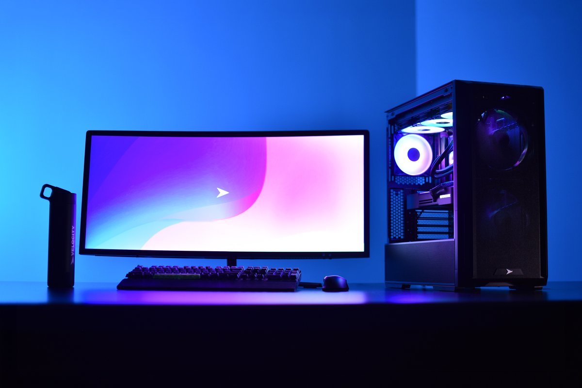 VelocityMicro's tweet photo. This #BuildoftheWeek is a really doozy! Check out this amazing Raptor Signature Edition with RTX 5090 Founders Edition. We had to take some extra pics of this one! 😀 https://t.co/QC5vy13mKO
