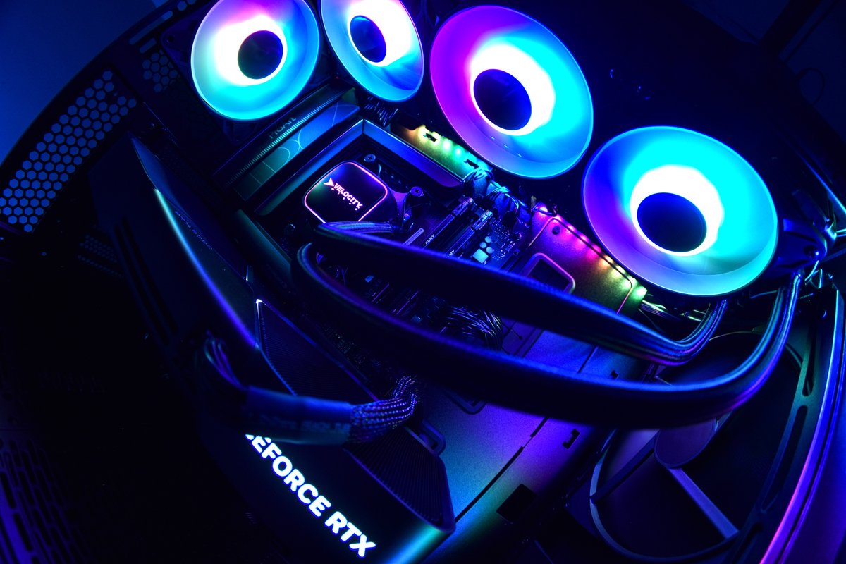VelocityMicro's tweet photo. This #BuildoftheWeek is a really doozy! Check out this amazing Raptor Signature Edition with RTX 5090 Founders Edition. We had to take some extra pics of this one! 😀 https://t.co/QC5vy13mKO