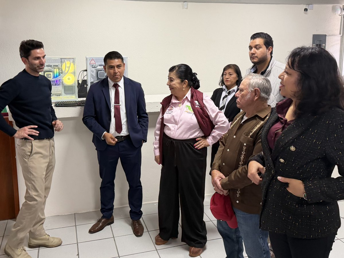 CECyTEPUE's tweet photo. 🤖En el @CECyTEMagdalena inauguramos el primer Laboratorio de Inteligencia Artificial de CECyTE Puebla, un espacio para que nuestras y nuestros estudiantes desarrollen nuevas habilidades, proyectos e ideas. 🚀🧠

#CECYTEPuebla #HazloEnGrande #PorAmorAPuebla https://t.co/KSamG68wBc