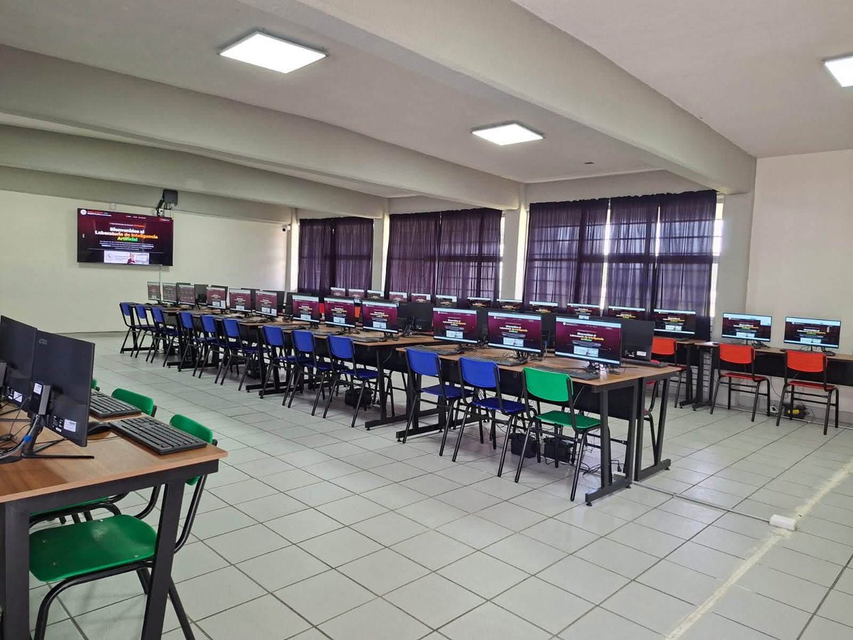 CECyTEPUE's tweet photo. 🤖En el @CECyTEMagdalena inauguramos el primer Laboratorio de Inteligencia Artificial de CECyTE Puebla, un espacio para que nuestras y nuestros estudiantes desarrollen nuevas habilidades, proyectos e ideas. 🚀🧠

#CECYTEPuebla #HazloEnGrande #PorAmorAPuebla https://t.co/KSamG68wBc