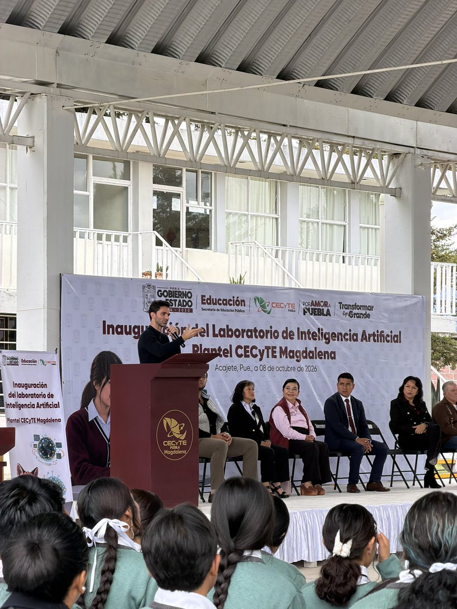 CECyTEPUE's tweet photo. 🤖En el @CECyTEMagdalena inauguramos el primer Laboratorio de Inteligencia Artificial de CECyTE Puebla, un espacio para que nuestras y nuestros estudiantes desarrollen nuevas habilidades, proyectos e ideas. 🚀🧠

#CECYTEPuebla #HazloEnGrande #PorAmorAPuebla https://t.co/KSamG68wBc