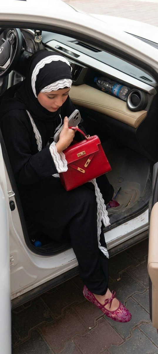 Gavatalk's tweet photo. يوجد في أوروبا عدد كبير من المسلمين، وقد زرتُ بعض الدول الإسلامية كسائح، وتعرفتُ على أنواع مختلفة من الفتيات. لكنّ أكثر النساء تديّناً هنّ المتدينات. إنهنّ خجولات ويخافن من عضوي الذكري. من هو الشخص الأكثر تديّناً في عائلتك؟ أريد الشخص الذي تحبه أكثر من أي شيء آخر https://t.co/VQdNaaIpJK