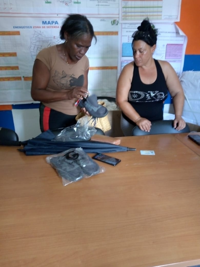 Yaismel61577474's tweet photo. Continua la entrega de recursos a personas y familias en situación de vulnerabilidad en el municipio @SanMiguelDelPadrón, en la Zona de Defensa Jacomino. https://t.co/2TRo1NfQep