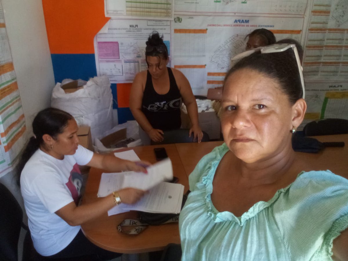 Yaismel61577474's tweet photo. Continua la entrega de recursos a personas y familias en situación de vulnerabilidad en el municipio @SanMiguelDelPadrón, en la Zona de Defensa Jacomino. https://t.co/2TRo1NfQep