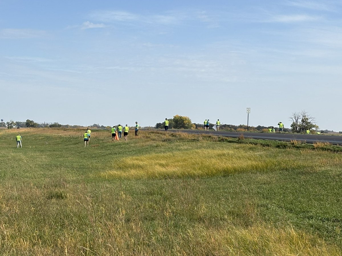 DSU_Baseball_'s tweet photo. Dakota State University Day of Service

We adopted a stretch of Highway 34 east of Madison.

This is the program’s 6th year of taking care of this important entry way into the city of Madison from Interstate 29.

#TrojansGiveBack
#GoTrojans⚔️ https://t.co/9o5LCjUpaM