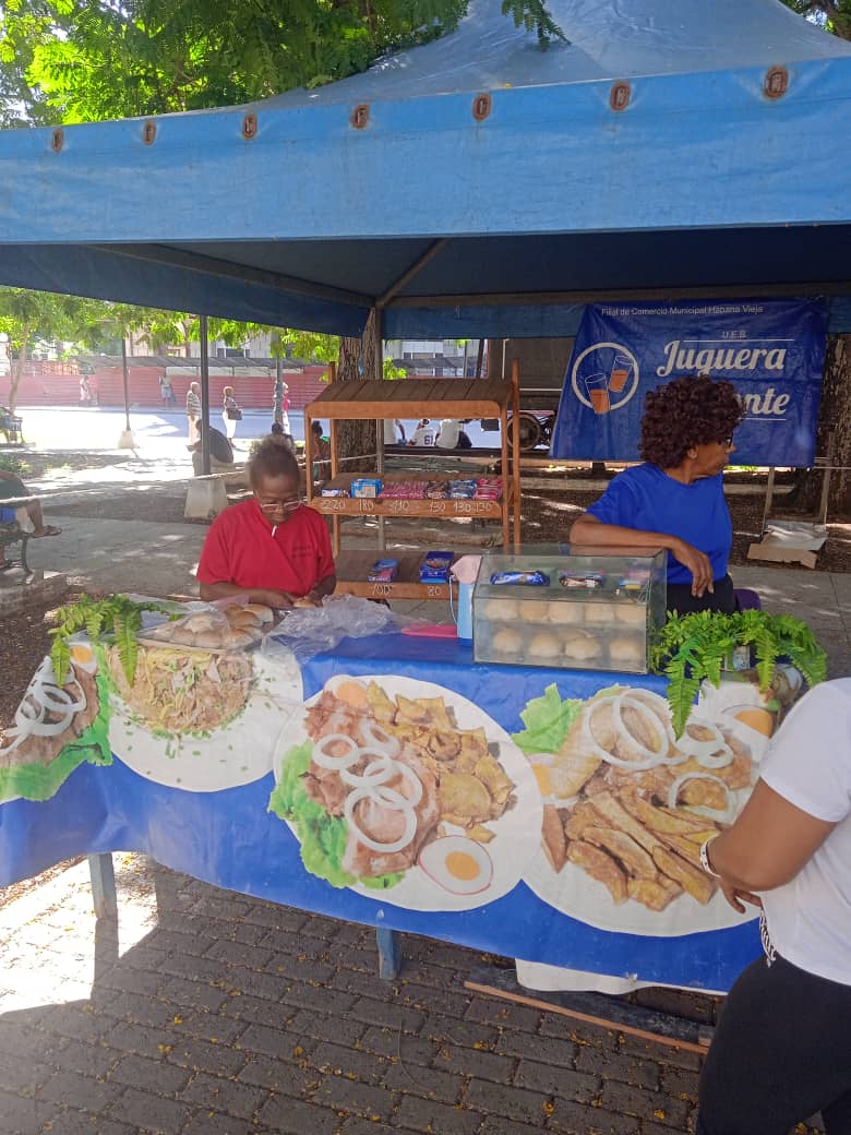 delgado_la73466's tweet photo. Continuamos en el barrio #JesúsMaría, desde bien temprano en la implementación del movimiento popular participativo #MiBarrioPorLaPatria, junto a la red de comercio del municipio, atendemos a vulnerables con precios accesibles.
#50AñosAMPP
#PoderDelPueblo https://t.co/0NPxWiSJCe