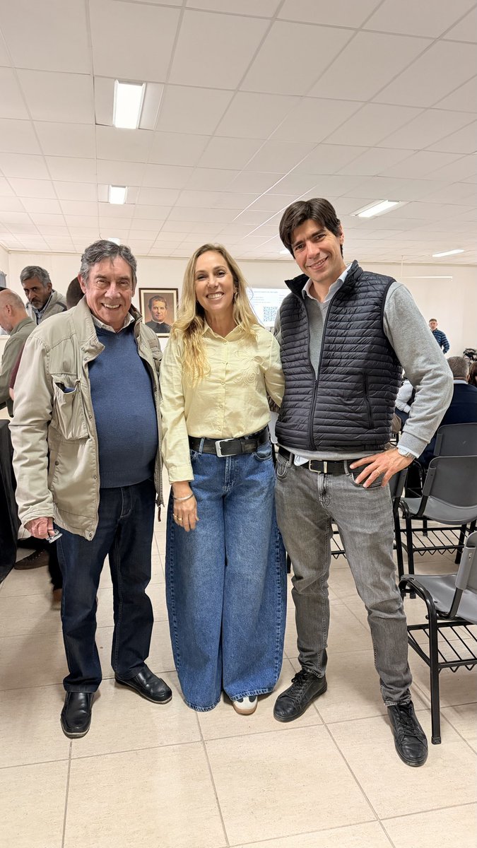 FerSabadin's tweet photo. 🫒 Se realizó en Maipú la 1ª Jornada del Clúster Olivícola de Mendoza, un espacio para fortalecer el sector, impulsar la producción y generar nuevas oportunidades.

La olivicultura es parte de nuestra identidad y tiene un enorme potencial.

@GabrielaVTesta @alfredodraque https://t.co/pZlXRAvZut