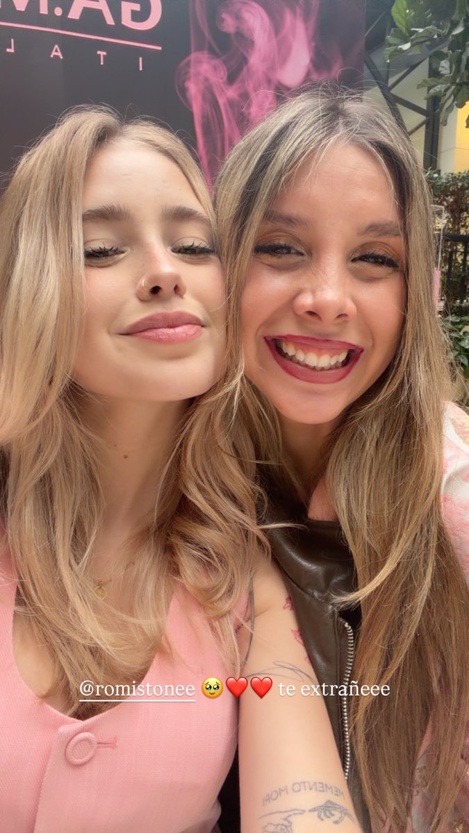CotyUp's tweet photo. Coty en el evento de @/gamaitaly.ar con Romi Stone 💗✨ https://t.co/NcCJ2jyxUa