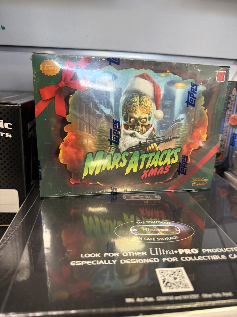 SCCRetailStore's tweet photo. Crosby Chases, Aliens Attacking, and chickens that sign baseball cards. Let’s just say it’s been a fun day so far. https://t.co/tyms20dYUg