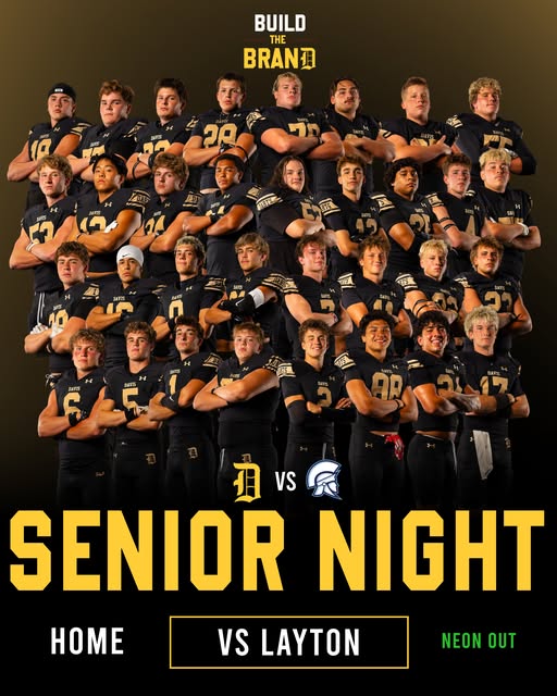CurlyMac14's tweet photo. Senior night! https://t.co/rhpHcwKutK