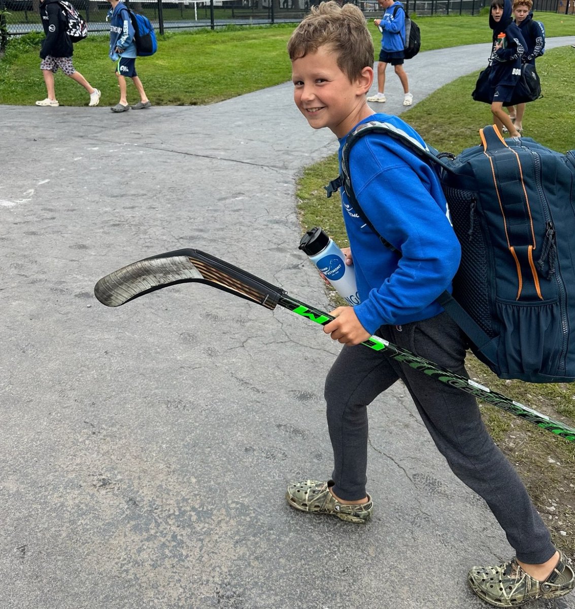 sockeysports's tweet photo. This youngster is off to a strong start this week 💪
Books, backpack, and blades all in check 🎒🏒
Sockey on the stick to keep it protected and in style ✅
That’s the true meaning of a student-athlete!
#StudentAthlete #HockeyLife #HockeyIsForEveryone https://t.co/ZbZBtyzQF9