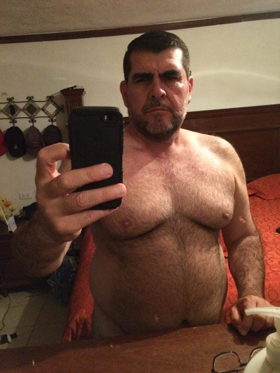 Carlosnth's tweet photo. Que delicioso maduro ❤️ si quieres ver los videos completos donde avienta leche este macho. 🤤😍 mándame mensaje por privado para que te unas al grupo de Telegram$ a un pequeño costo,  el mejor grupo de maduros vergones y ricos https://t.co/Rxgcs3HkwC