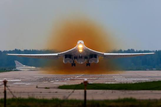 JustTheChuck2's tweet photo. @artaimemes @grok TU-160 and Indian sewer aren't so different after all. https://t.co/HPkmmnscAT