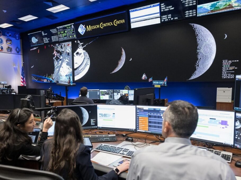 MSFTIssues's tweet photo. What discoveries are hidden in decades of data?  
 
From Earth science to Artemis II planning, @NASA is using AI, including @MSFTCopilot, to connect research and mission data and uncover new insights.  
 
https://t.co/5Fza6543ry https://t.co/aWWXl4Y2ed