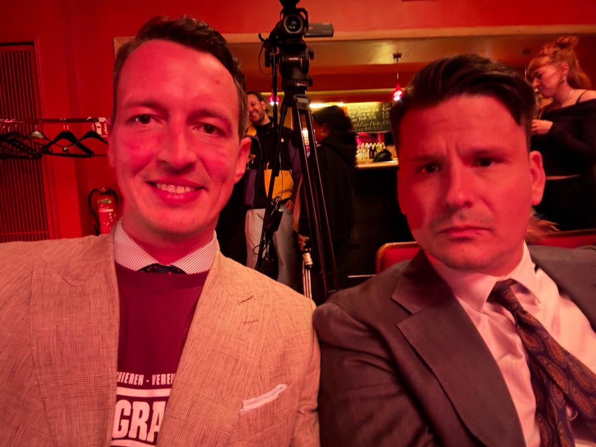 MatthiasMdb's tweet photo. Correctiv-„Journalist“ sagte heute über @apollo_news_de und @niusde_ im Roten Salon der Volksbühne folgendes:

„Apollo News ist rechtslibertär, die hassen Arme.
Nius ist rechtsradikal, die hassen Ausländer.“

Warum müssen wir für derartige Kultur bezahlen? https://t.co/BUTeyxxEWd