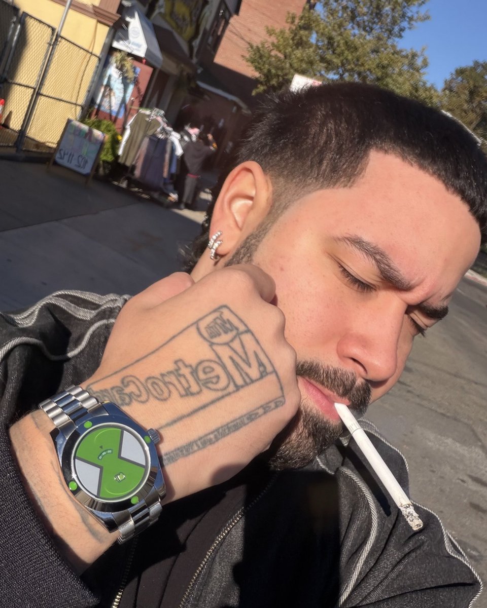 slumpykev's tweet photo. Jump Hour Alien Watch 🫪👽⌚️ https://t.co/Esnsuhkr2x