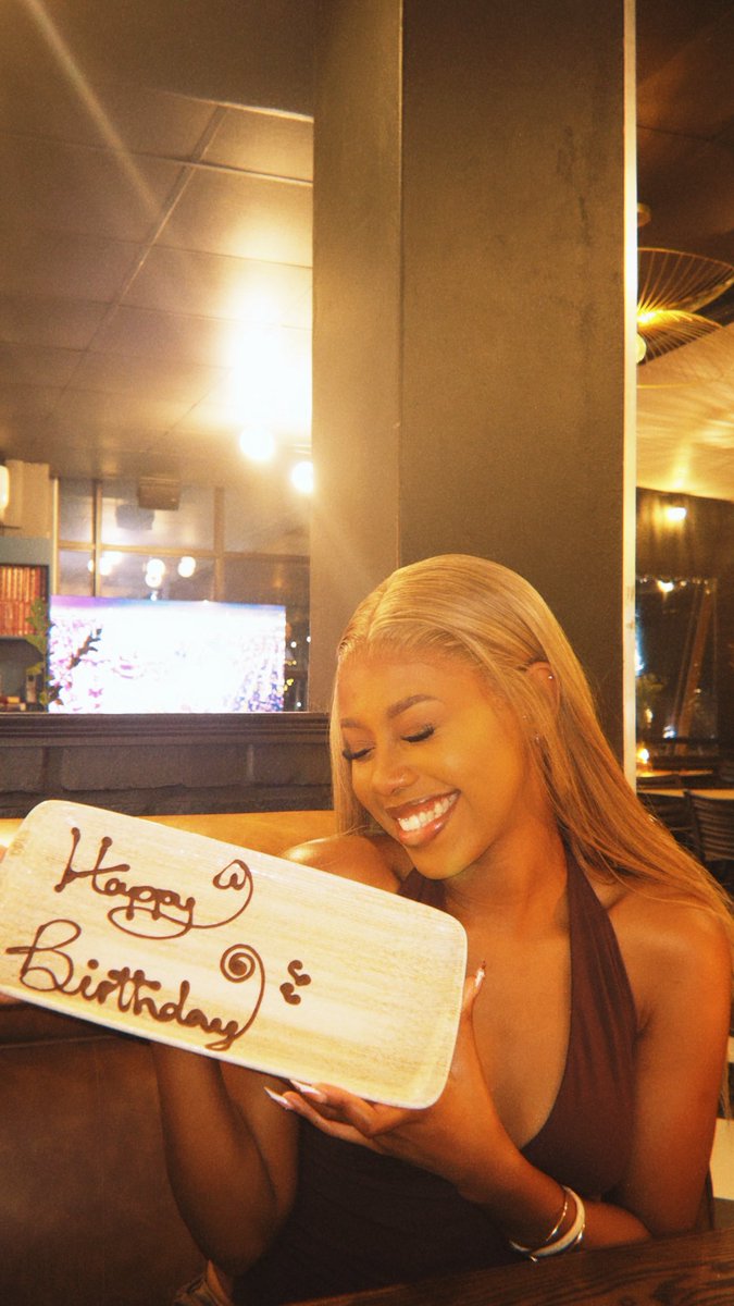 _nmxxo's tweet photo. a year older 🫶🏽 https://t.co/B4zAWrrItt