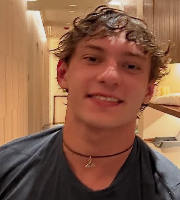 Atlasneverdies's tweet photo. I need Kimi to motorboat George’s boobs asap I don’t make the rules https://t.co/xxAi3LmkRw
