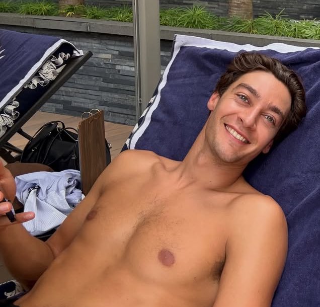 Atlasneverdies's tweet photo. I need Kimi to motorboat George’s boobs asap I don’t make the rules https://t.co/xxAi3LmkRw