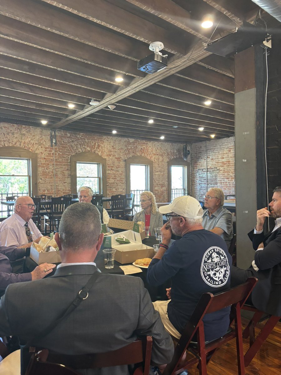 ToddYoungIN's tweet photo. Great week meeting with folks in Johnson, Whitley, Jackson, and Jefferson counties—and serving a few tacos. 

Everywhere I go, Hoosiers are fired up about our strong Republican ticket in Indiana and ready to get out and vote. https://t.co/Av3HcNRSAO