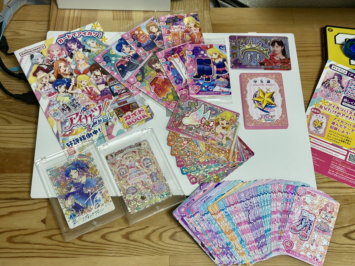 koujidkk's tweet photo. アイカツとアケアカで忙しかったー！笑
夜勤帰宅後、風呂&amp;食事済ませ嫁さんとイオンに並ぶ。
アイカツアンコール稼働日！
パス（学生証）と特別なカードを貰い、カード少し購入。
その後セブンへ、対象商品お菓子3つ買うと貰えるアイカツカード全６種全てゲット！
夜は お菓子食べながらアケアカ物語 https://t.co/47ZZkT0DBd